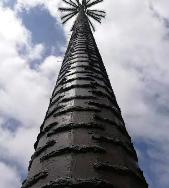 Maskovaná palma vo veži